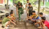 Satgas TMMD ke-12 Ajak Anak-AnakBermain Permainan Tradisional