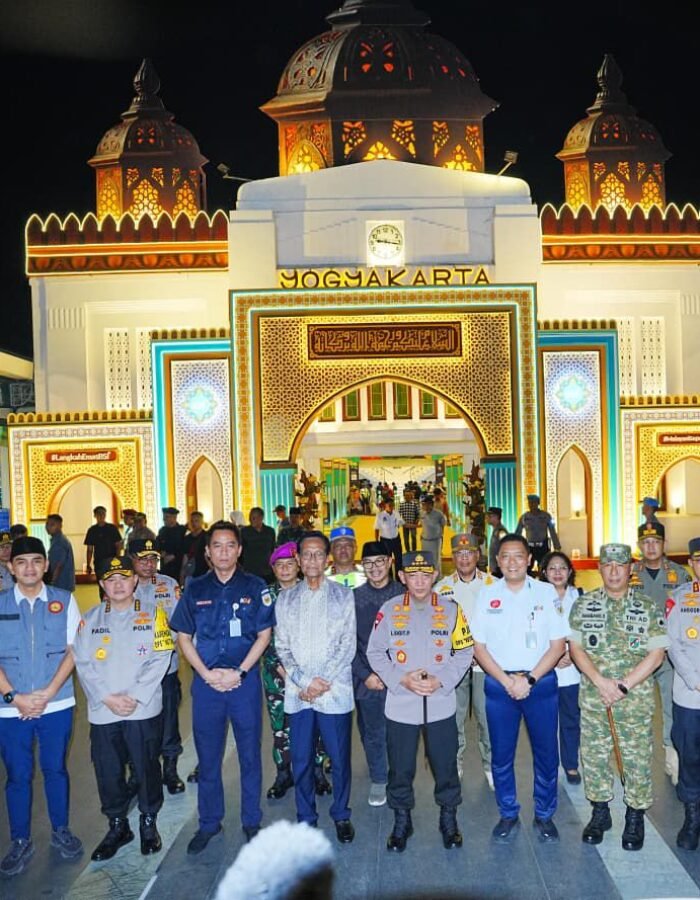 Tinjau Stasiun Tugu DIY, Kapolri Pastikan Puncak Arus Mudik Berjalan Aman