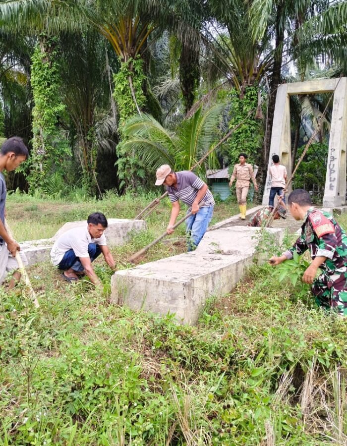 Kodim 0212/TS Bersama Warga Mulai Bangun Jembatan Gantung di Padang Bolak Julu