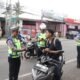 Optimalisasi Gakkum Presisi : Ditlantas Polda Jatim Gelar Operasi Dakgar Berbasis Handheld