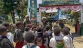 Binter Anak Papua Cerdas, Satgas Yonif 521/DY Bagikan Buku di Distrik Napua