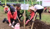 Hari Bumi, Polres Madiun Gandeng Perhutani Tanam Ribuan Bibit