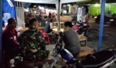Babinsa Ngemplak Aktif Jaga Keamanan, Patroli Malam dan Komsos di Pos Pam Swakarsa Haji Donohudan