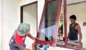 Pemasangan Pintu dan Jendela RTLH TMMD Ke-128 Kodim 1801/Manokwari Capai Tahap Finishing