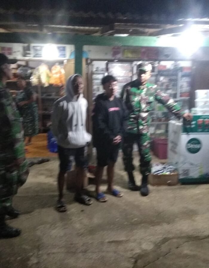 Patroli Malam Koramil Karangtengah Perkuat Rasa Aman Warga
