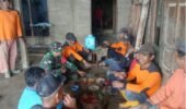 Semangat Gotong Royong, Babinsa Koramil Selo Turun Tangan Bangun Talud Penohon Longsor