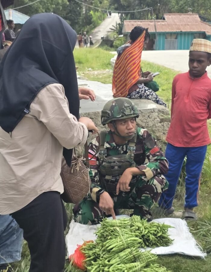 Pendampingan Mendukung Program BGN, Satgas Yonif 521/DY Turut Hadir Bantu Mendongkrak Perekonomian Warga di Distrik Walesi