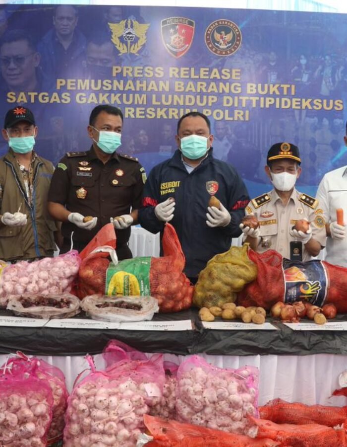 Bareskrim Polri Musnahkan Ribuan Kilogram Bawang Impor Ilegal dari Jalur Tikus Perbatasan Malaysia