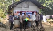 Kapolres Pasuruan Blusukan Salurkan Bantuan Sosial ke Warga Kurang Mampu di Pasrepan
