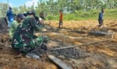 Kejar Target TMMD, Satgas dan Warga Pasang Bekisting Demi Hasil Betonisasi Jalan Berkualitas