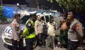Patroli Dialogis Polres Pelabuhan Tanjungperak Imbau Warga di Pesisir Surabaya Antisipasi Banjir Rob