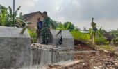 Gotong Royong Bangun Jembatan Merah Putih, TNI dan Warga Gunung Kancil Wujudkan Impian lama.
