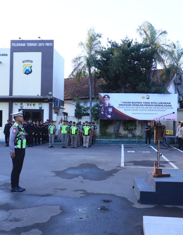 Polres Kediri Kota Gelar Apel Pengamanan Malam Takbir Idul Adha 1447 H, Kapolres Tekankan Pengamanan Humanis dan Persuasif