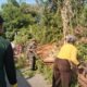 Wujud Kepedulian Lingkungan Yang Sehat, Babinsa Joyotakan dan Warga Kerja Bakti Makam Pandangan