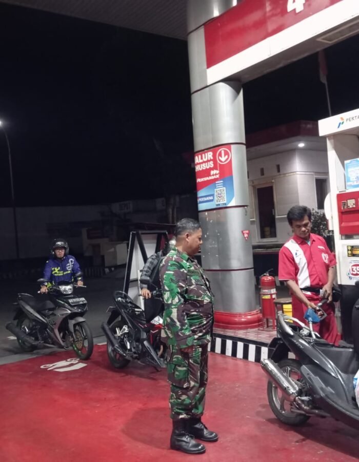 Patroli Malam Anggota Koramil 03/Ngadirojo Ciptakan Rasa Aman di Wilayah