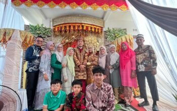Ketua DPRD Hadiri Resepsi Pernikahan Akbar dan Reza di Padang Panjang