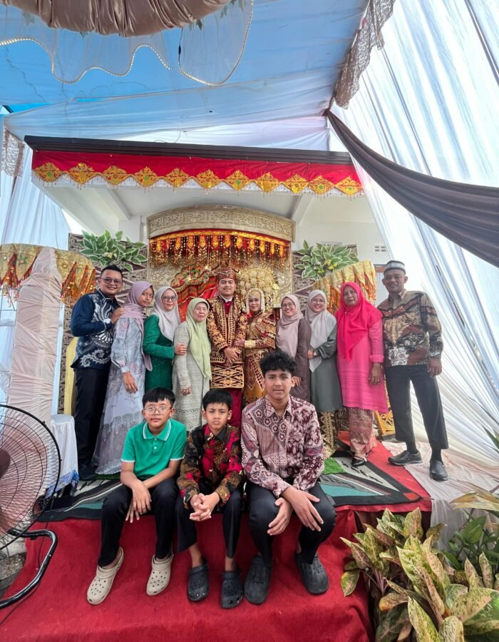Ketua DPRD Hadiri Resepsi Pernikahan Akbar dan Reza di Padang Panjang