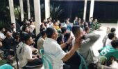 Anggota TNI Kodim 0725/Sragen Bersama Masyarakat Nobar Piala Dunia di desa dawung