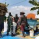 Tak Hanya Mengawal, Babinsa Sukodono Ikut Memanen Harapan Petani