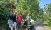 Babinsa Simo Sambangi Pencari Rumput, Bangun Kedekatan dengan Warga