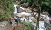 Personel Kodim 1812/Pegaf Berperan Aktif dalam Pencarian Reporter TVRI yang Hilang di Air Terjun Memti