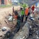 Demi Sawah Tetap Mengalir, Babinsa dan Warga Bergotong Royong Bangun Saluran Irigasi
