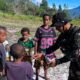 Sinergitas Satgas Yonif 645/Gty dan Puskesmas Distrik Apalapsili Berikan Yankes Keliling dari Rumah ke Rumah
