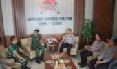 Kapolres Kediri Serahkan Penghargaan kepada Dandim 0809/Kediri, Wujud Sinergisitas TNI-Polri di Kediri