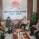Kapolres Kediri Serahkan Penghargaan kepada Dandim 0809/Kediri, Wujud Sinergisitas TNI-Polri di Kediri