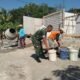 Gotong Royong Bangun Rumah Warga, Babinsa Nogosari Perkuat Kemanunggalan TNI dan Rakyat