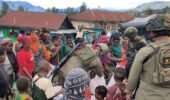 Bantuan Presiden RI Disalurkan kepada Pengungsi Agisiga, Satgas Ops Damai Cartenz Gelar Trauma Healing di Intan Jaya