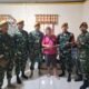 Satgas Pamtas RI-Malaysia Yonarmed 19/Bogani Terima Penyerahan Senjata Api Dari Warga Perbatasan di Kecamatan Sajingan Besar