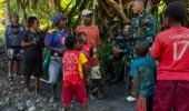 “Bukan Batu yang menyatukan kita tapi Kasih” Satgas Yonif 645/GTY Pos Kurima melaksanakan Gotong Royong untuk pembangunan Klasis di Tanah Papua