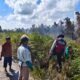 Terdapat Titik Api Personel Polsek Sungai Sampit Gerak Cepat Padamkan Kebakaran hutan dan lahan.