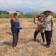SAMBANG SAWAH, BHABINKAMTIBMAS POLSEK MOJOROTO DUKUNG PROGRAM KETAHAN PANGAN