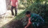 Babinsa Ngadri Bersama Warga Gelar Penghijauan, Tanam Pohon Durian dan Nangka