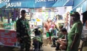 Patroli Malam Cipta Kondisi, Serka Heri Santoso Sambangi Warga Demi Menjaga Keamanan Bulukerto