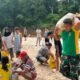 Perkokoh Kemanunggalan, Pos Kout Satgas Yonarmed 13/Nanggala Gelar Kerja Bakti Bersama Warga Gotong Pasir Sungai demi Pembangunan Masjid Desa Senaning