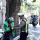 Susuri Jalanan Kota, Satlantas Polres Gresik Tebar Kebaikan Lewat Jumat Berkah Berbagi