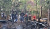 Babinsa dan Warga Berjibaku Padamkan Kebakaran Penampungan Rongsok di Sambi