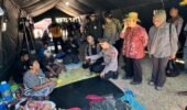 Polri Perkuat Penanganan Gempa NTT, Kapolri Tinjau Lokasi Terdampak dan Serahkan Bantuan