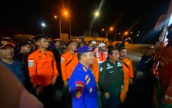 Polda Jatim Terjunkan 30 Personel SAR Polairud dan Almatsus, Evakuasi Korban KMP Mutiara Sentosa 2