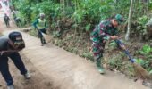 Ciptakan Lingkungan Bersih dan Sehat, Serda Suhartono Bersama Warga Banggle Gelar Kerja Bakti