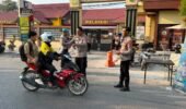 “Rangkul Sedekah Dengan Komunitas” Polres Kotim Bagikan Makanan Gratis untuk Pejuang Nafkah di Sampit