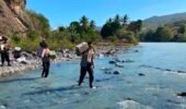 Menembus Jalan Terjal, Polri Hadir Membawa Harapan: Kapolres Nagekeo Salurkan Bantuan Kapolda NTT untuk Warga Terdampak Gempa