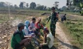 Perkuat Swasembada Pangan, Serda Fiyan Setyadi Gelar Komsos Bersama Poktan Sumber Makmur