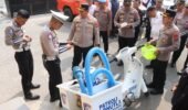 Siaga Penuh Kapolres Kotim Cek Kesiapan Pemadaman Kebakaran dan Bagikan APD Serta Vitamin Untuk Personel