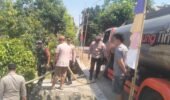 Babinsa dan Polisi Turun Langsung Salurkan Bantuan Air Bersih untuk Warga Sono