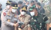 Kapolres Kotim bersama Forkopimda Dampingi Pejabat Utama Kelimantan Tengah Tinjau Langsung Penanganan Karhutla di Kotim