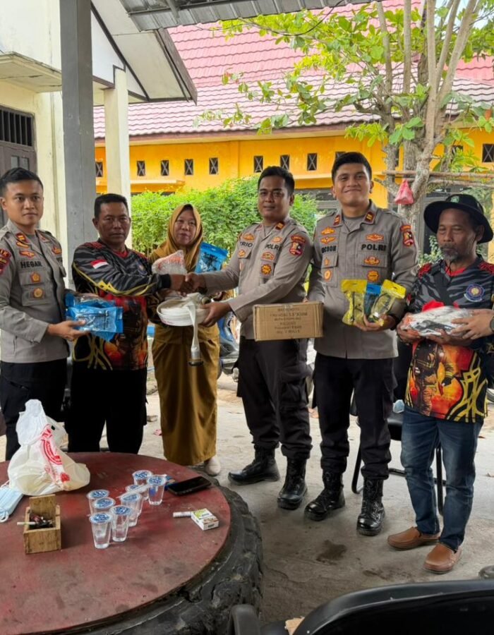 Satgas PTIK Berikan Bantuan Alsus Pemadam Kebakaran kepada Relawan Kelurahan Ketapang